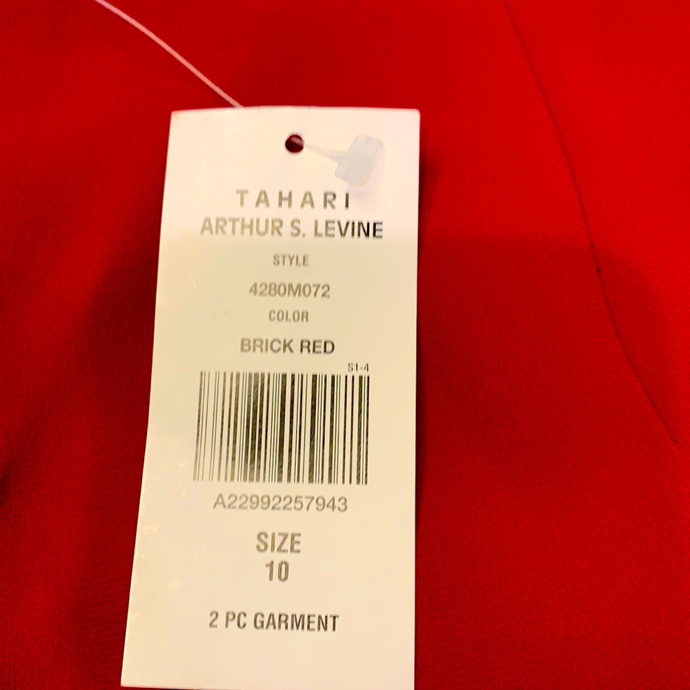 Tahari 2 piece ladies suit